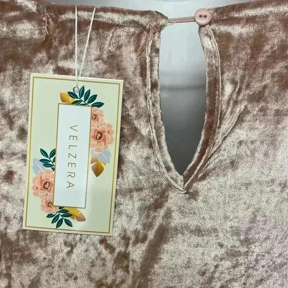 🆕Velzera Bell Sleeve Velvet Lace-Up Romper🆕 - Picture 8 of 13